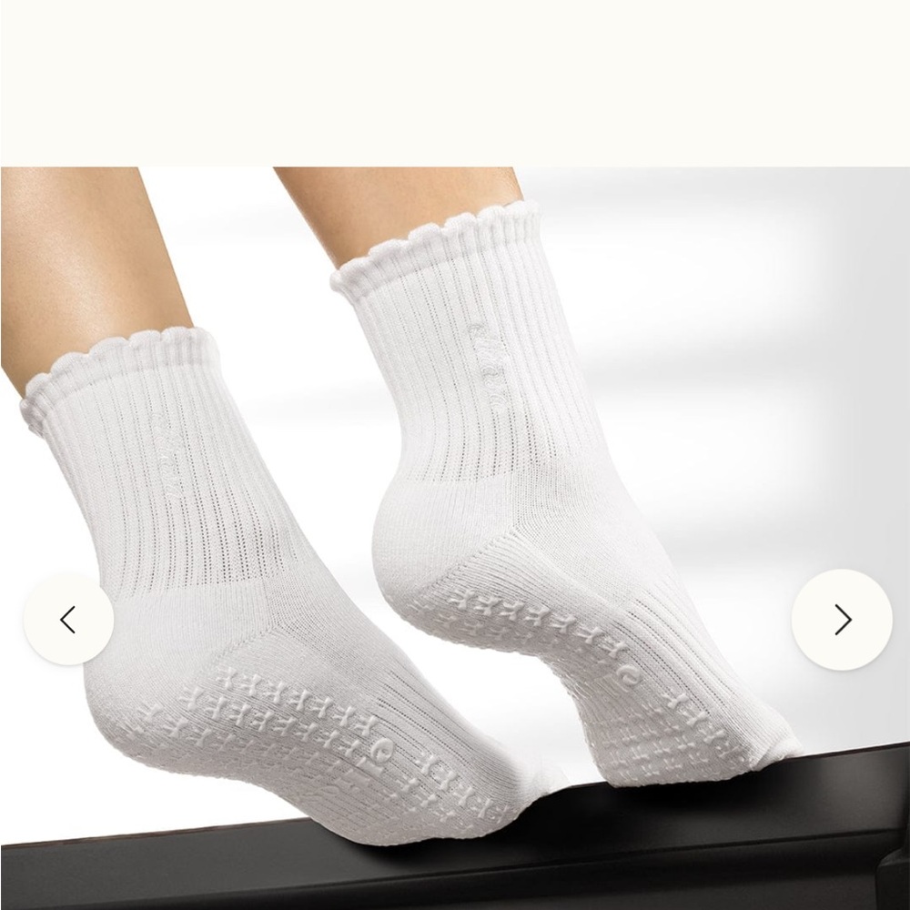 Elliosa basic ruffled grip socks, one size fits all